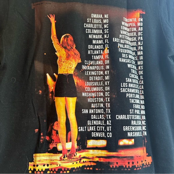 Taylor Swift Official Merch Red Tour Shirt - Picture 2 of 6